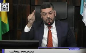 Bacellar sobe o tom em discussão com Rosenverg Reis: 'não