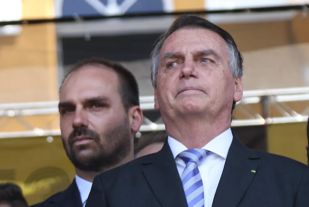 Bolsonaro afirma à PF que enviou R$ 2 milhões para