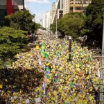 Bolsonaro reúne 12,4 mil pessoas em ato na Paulista, um