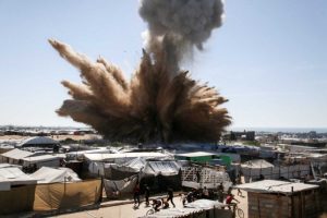 Bombardeios de Israel matam ao menos 67 palestinos em Gaza