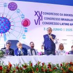 Brasil reduz transmissão do HIV vertical e pede certificado da
