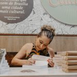 Brasiliense viajou por 40 países e transformou em livro suas