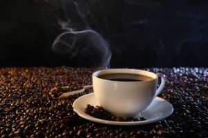 Café pode ajudar mulheres a envelhecer com mais saúde, aponta