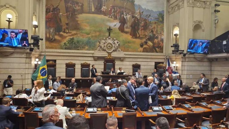 Câmara aprova tombamento do conjunto de árvores da Rua Santa