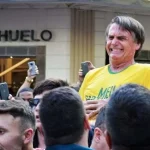 Carlos Bolsonaro culpa efeitos da facada de 2018 por novo