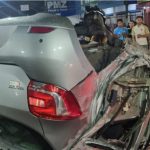 Carro capota e deixa rastro de destruição na Avenida Guajajaras,