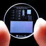 Chip de cristal em 5D poderia salvar humanidade da extinção