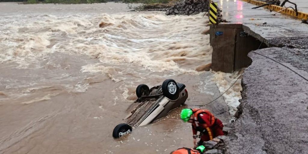 Chuvas obrigam quase 8 mil pessoas a deixarem suas casas