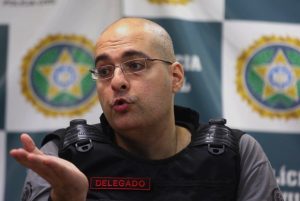 Comissão de Segurança Pública condecora secretário de Polícia Civil do
