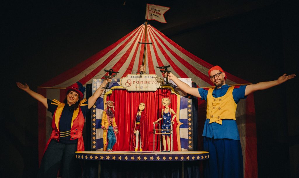 Companhia de teatro de marionetes de São Paulo apresenta espetáculo