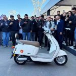 Conheça a scooter elétrica que se equilibra e anda sozinha