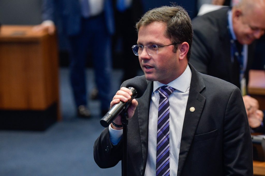 Deputado Sergio Fernandes pede mais policiais para segurança em Três