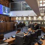 Deputados derrubam 41 vetos do governo; Sambódromo retorna para administração