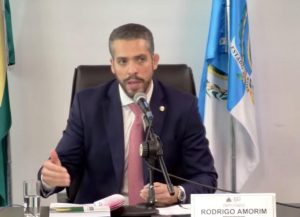 Elogios e afagos marcam sessão da CCJ da Alerj com