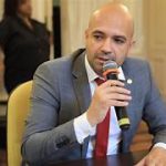 Em condecoração da Comlurb, líder de Governo desabafa sobre ‘travas’
