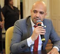 Em condecoração da Comlurb, líder de Governo desabafa sobre ‘travas’