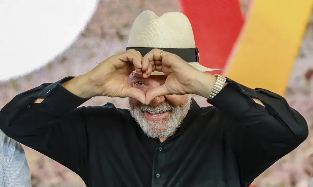 Em evento na França, Lula projeta Brasil como 6ª economia