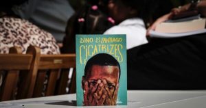 Entrevista. Dino D’Santiago partilha “Cicatrizes” em livro escrito nas insónias