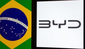 Fábrica da BYD no Brasil começa a operar nesta semana;