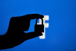 Facebook adota chaves de acesso para aumentar segurança no iOS