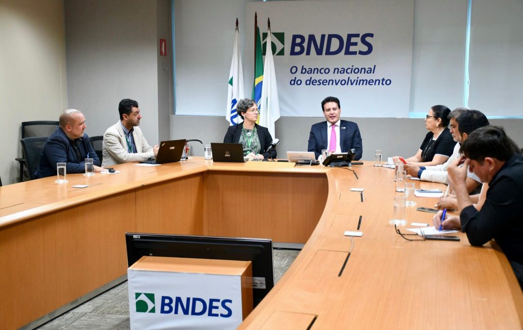 Felipe Camarão e BNDES articulam investimentos para implantação de fábrica