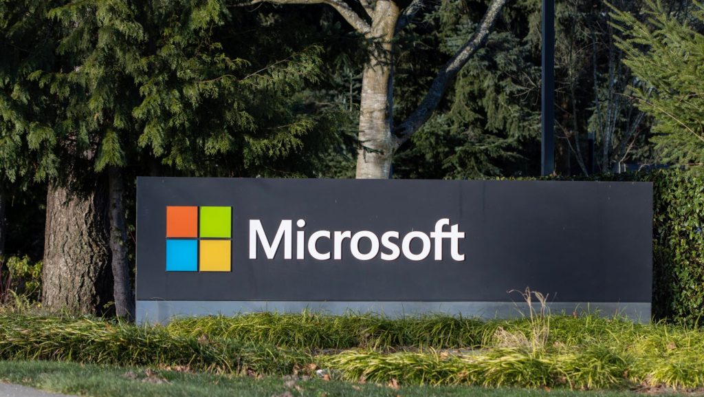 Foco nas IAs: Microsoft planeja nova onda de demissões, diz