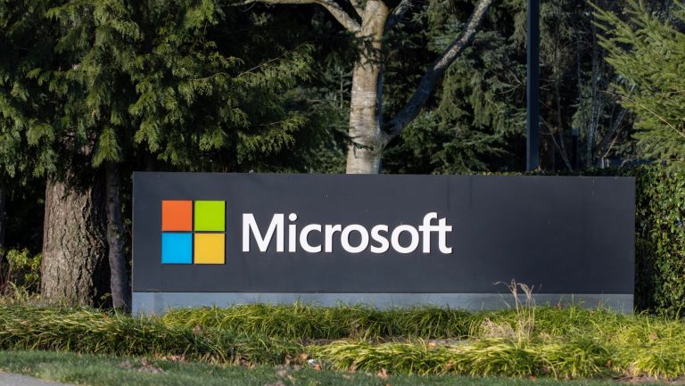 Foco nas IAs: Microsoft planeja nova onda de demissões, diz