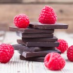 Frutas vermelhas e chocolate amargo podem ajudar a viver mais,