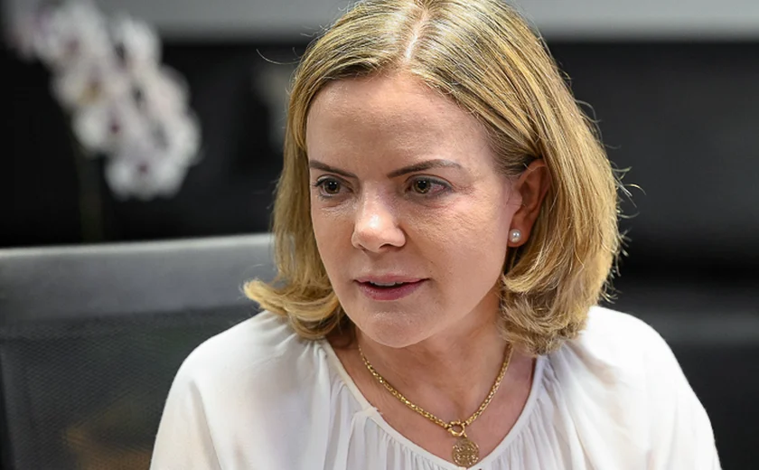 Gleisi critica nova alta da Selic e diz que decisão