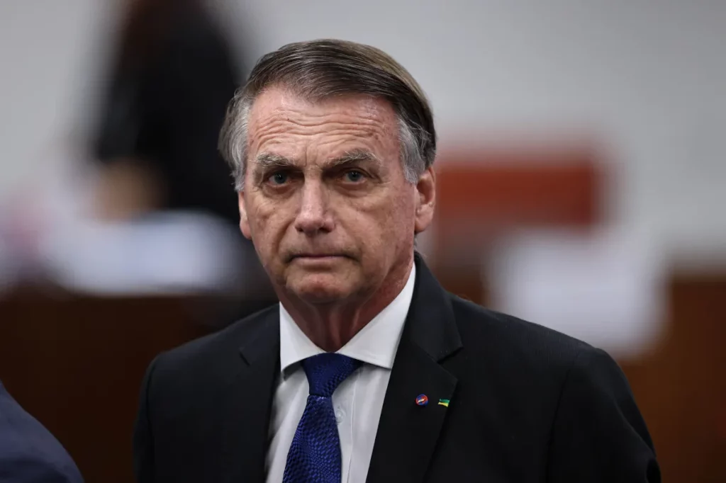 “Golpe não existiu”, diz Bolsonaro para a imprensa ao chegar