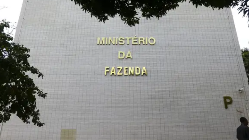 Governo acumula superávit de R$ 32,2 bilhões até maio, apesar