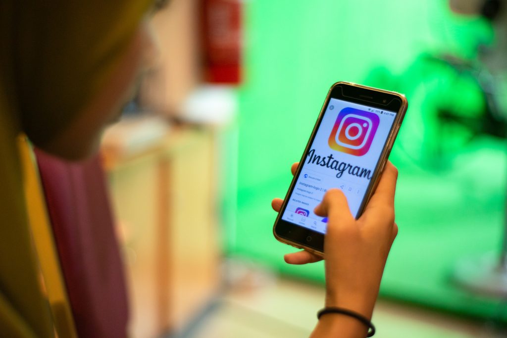 Governo decide que Instagram é “não recomendado para menores de