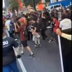 Grupo de skatistas xinga Bolsonaro durante manifestação em São Paulo