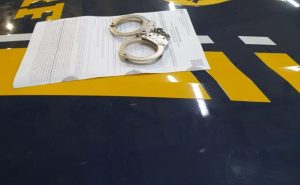 Homem com mandado de prisão por latrocínio é preso na