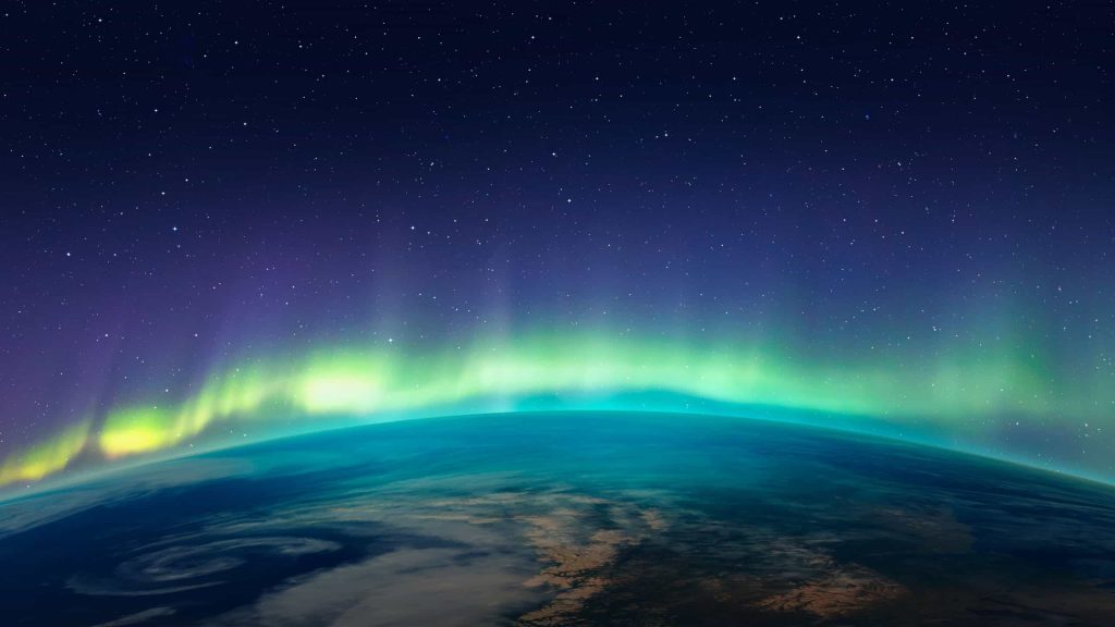 Homem registra auroras boreais enquanto voava; veja