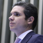 Hugo Motta pauta para esta quarta-feira projeto que revoga aumento
