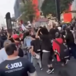 Jovens com skates hostilizam Bolsonaro durante ato na Paulista; veja