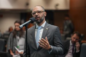 Knoploch volta a cobrar saída de Washington Reis da Secretaria