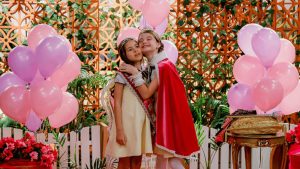 Lavínia toma atitude com melhor amiga
