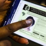 Lei que cria CNH gratuita para população de baixa renda