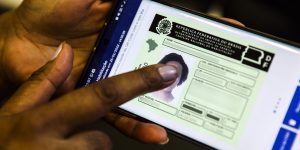 Lei que cria CNH gratuita para população de baixa renda
