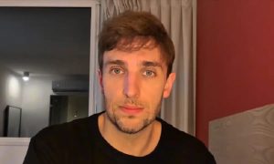 Leo Lins é detonado por famosos após fazer piada com