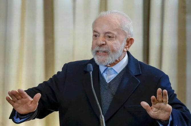 Lula convoca coletiva em meio à crise do IOF