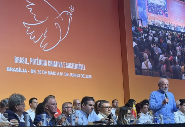 Lula diz ser essencial formar maioria no Senado em 2026,