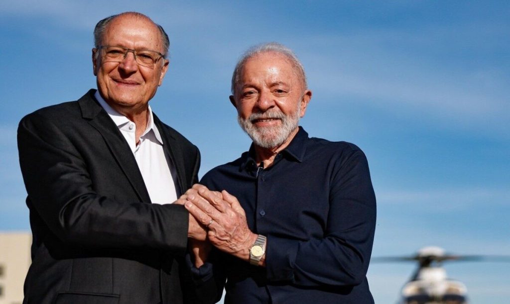 Lula embarca para o Canadá para participar da Cúpula do