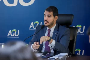Lula espera parecer da AGU para judicializar revogação do IOF