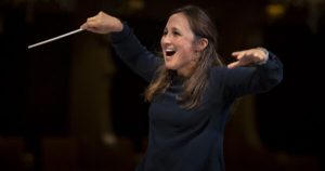 Maestrina Joana Carneiro dirige musical “Wonderful Town” de Leonard Bernstein 
