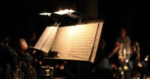 Maestrina portuguesa Jo Maia cria orquestra comunitária em Berlim para