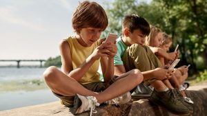 Mais um país está repensando redes sociais para adolescentes
