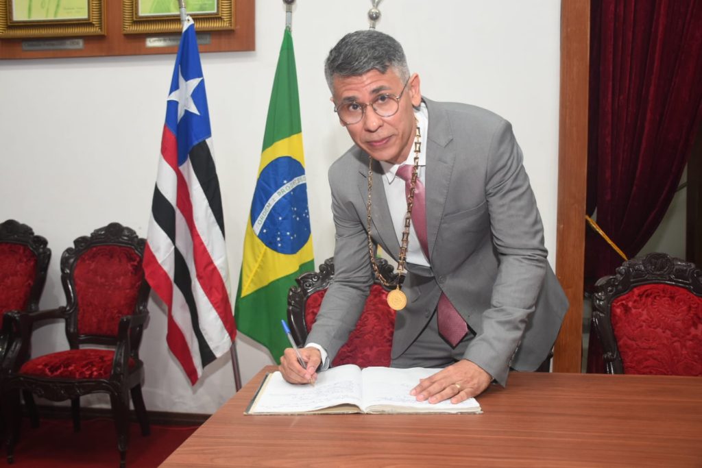 Marcus Saldanha toma posse no Instituto Histórico e Geográfico do
